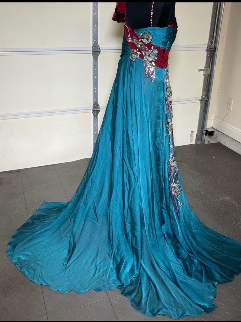 Couture Vintage Silk Stunning Gown  M/L With Hand Beaded lace Detail MSRP 2.295$ - Picture 2 of 8